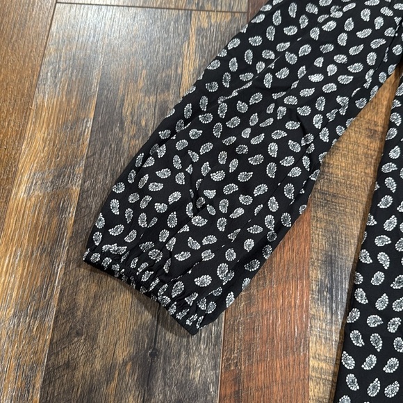 Motherhood Maternity Flowy Paisley V-Neck Blouse - Picture 3 of 7